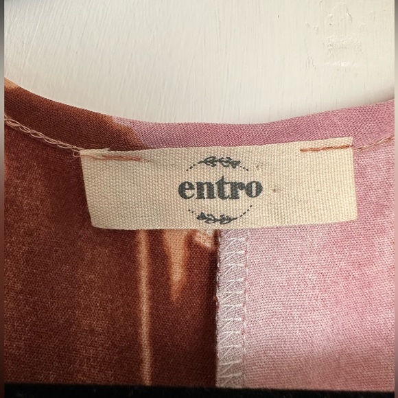 Entro Flutter Sleeve V-Neck Blouse - Picture 7 of 7